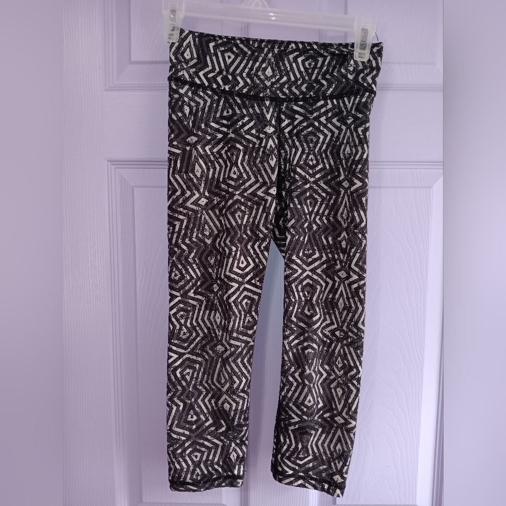 FREE WITH ANY PURCHASE! Aeropostale Live Love Dream | Exercise Leggings Size XS